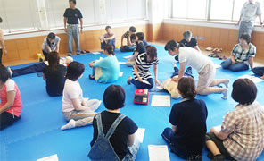 心肺蘇生法とＡＥＤを組み合わせた実技