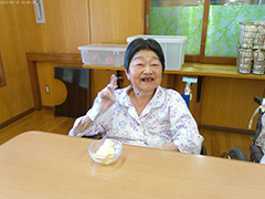 調理レクリエーション（アイス作り） 1/5