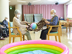 ボールを使ったレクリエーションをしました 3/5